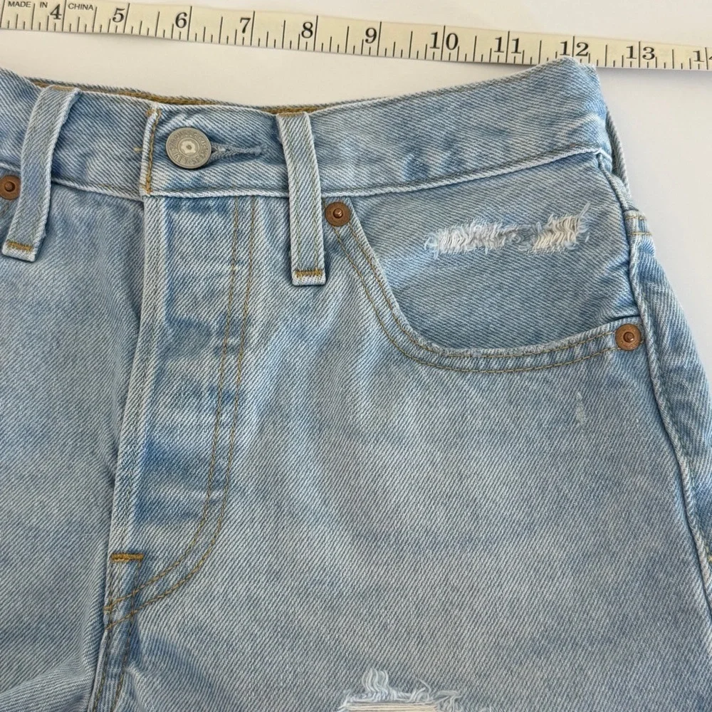 Levi's 501 Women's Cut-Off Denim Shorts Light Wash Button Fly Size 24